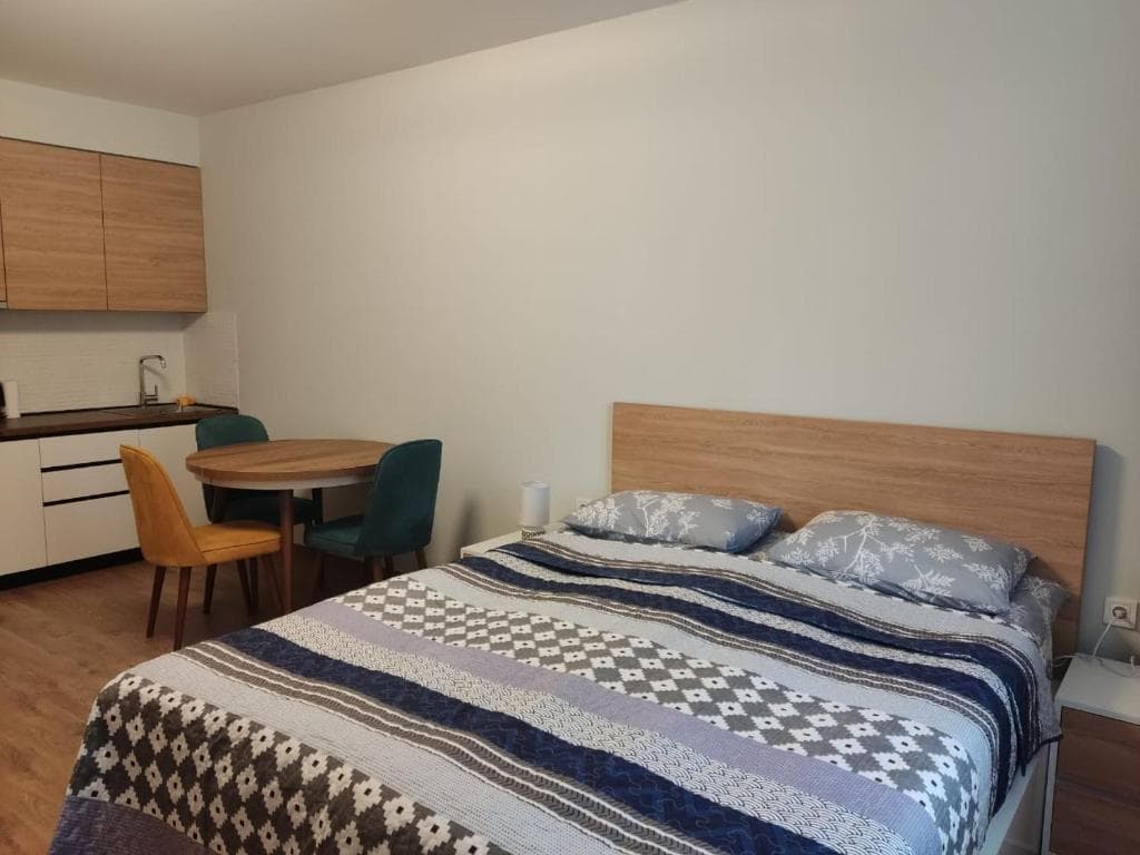 First-Floor Studio, Block F4 7