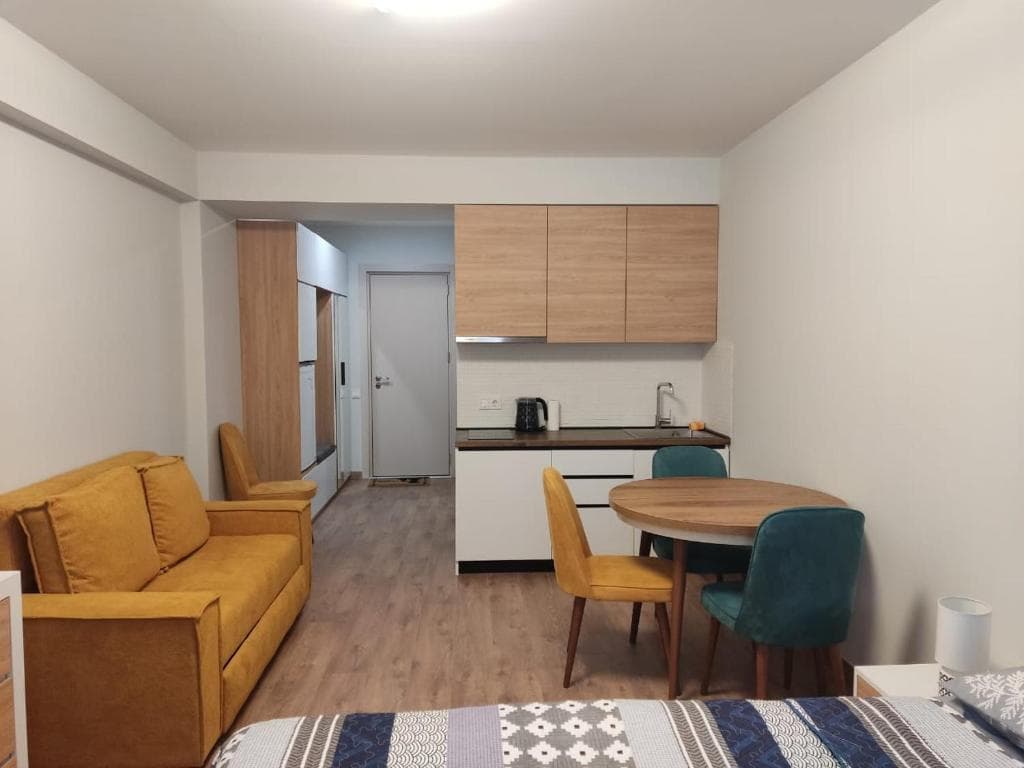 First-Floor Studio, Block F4 3